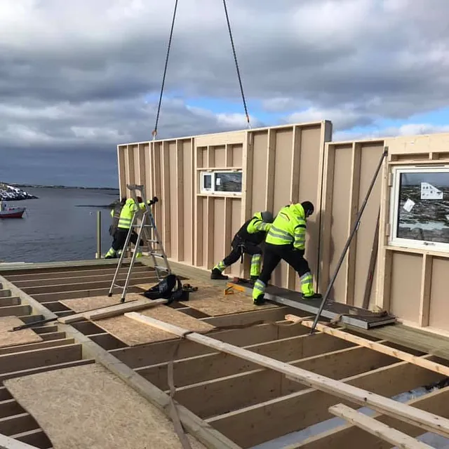 Reisverk på hus kommer opp